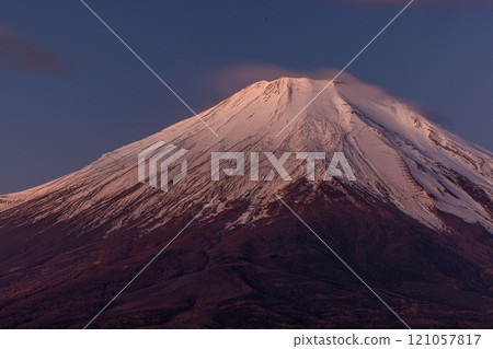 [Yamanashi Prefecture_Mt. Fuji_Lake Yamanaka] View of the sinking Orion from the panoramic platform November 121057817