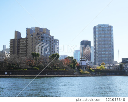 Tokyo landscape seen from the Sumida River | Tsukuda, Chuo Ward 121057848