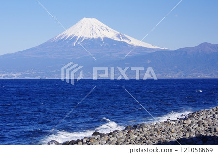 Fuji in winter as seen from the coast of Toda, Nishiizu 121058669