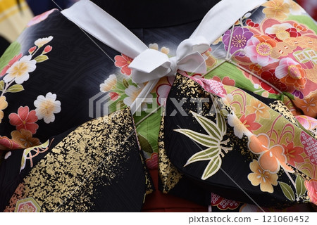 三十三間堂穿著和服等待年屋的女子 三十三間堂穿著和服等待年屋的女子 121060452