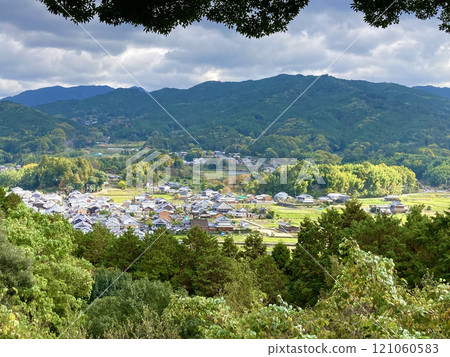 View of Asukadera Temple from the Amagashi Hill Observatory (Asuka Village, Nara Prefecture) 121060583