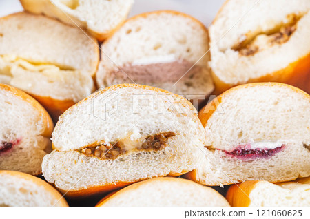 Fried soba bread 121060625