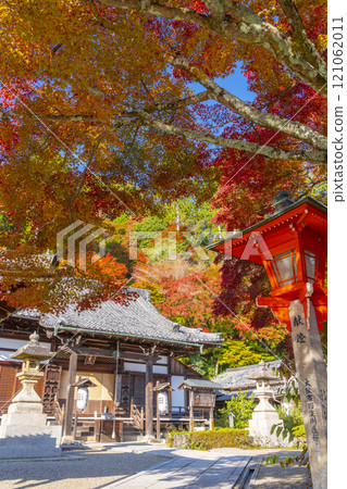秋天的京都,吉峰寺,釋迦堂,秋葉覆蓋 秋天的京都,吉峰寺,釋迦堂,秋葉覆蓋 121062011