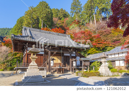 秋天的京都,吉峰寺,釋迦堂,秋葉覆蓋 秋天的京都,吉峰寺,釋迦堂,秋葉覆蓋 121062012