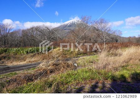 Mt. Yotei seen from Shinyo Parking Lot (Makkari Village) Mt. Yotei seen from Shinyo Parking Lot (Makkari Village) 121062989