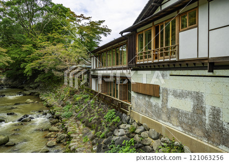 靜岡縣伊豆市桂川沿岸的溫泉旅館 伊豆修善寺 121063256