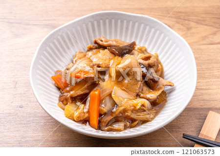 Braised pork and Chinese cabbage Braised pork and Chinese cabbage 121063573