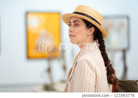 The guide at the museum. 121063776