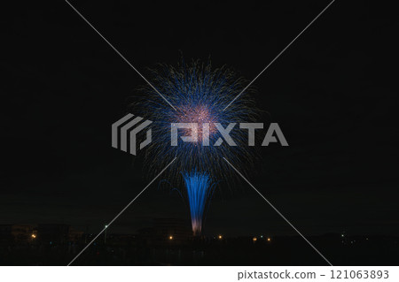 常滑燒祭主辦煙火大會期間,夜空綻放的煙火景色(愛知縣) 常滑燒祭主辦煙火大會期間,夜空綻放的煙火景色(愛知縣) 121063893