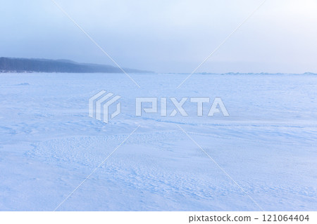 Winter landscape with frozen Baltic Sea coast. Natural photography 121064404
