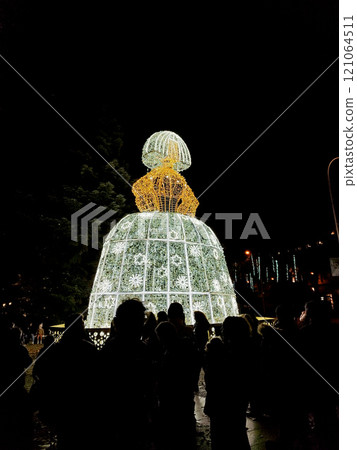 Christmas. Light. Christmas lights through the streets of Madrid. Decorating streets of the city. Fir tree with Christmas lights. Christmas ball. On. MADRID. SPAIN. 11 December 2024. Christmas. Light. Christmas lights through the streets of Madrid. Decorating streets of the city. Fir tree with Christmas lights. Christmas ball. On. MADRID. SPAIN. 11 December 2024. 121064511