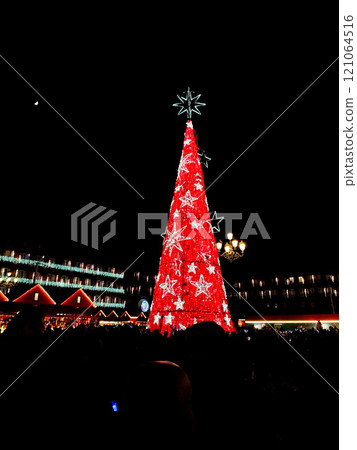 Christmas. Light. Christmas lights through the streets of Madrid. Decorating streets of the city. Fir tree with Christmas lights. Christmas ball. On. MADRID. SPAIN. 11 December 2024. 121064516