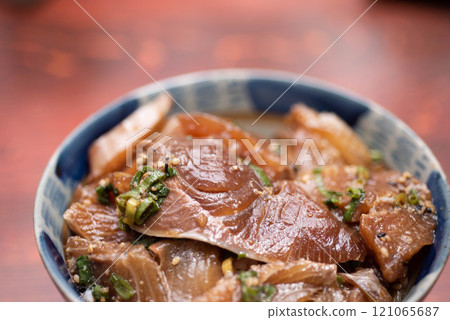 醃鰤魚蓋飯（琉球蓋飯） 121065687