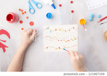 Garland painted with ear sticks kids paper craft ideas for kindergarten Christmas time Garland painted with ear sticks kids paper craft ideas for kindergarten Christmas time 121067109