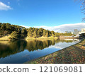 Autumn scenery reflected in the moat of the Imperial Palace 121069081