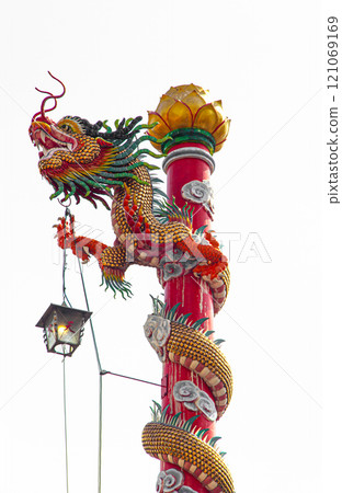 Chinese style dragon statue 121069169