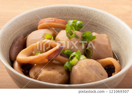 Taro and squid simmered 121069307