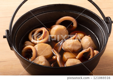 Taro and squid simmered 121069316