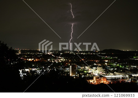 夜景和閃電 121069933