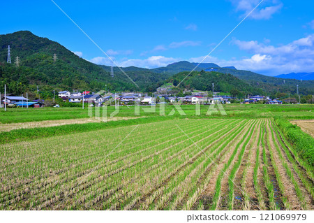 水上町奧利根湯村公路的鄉村初秋景色 121069979