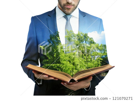 商人拿著一本裝滿植物的書 商人拿著一本裝滿植物的書 121070271