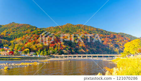 Autumn leaves in Arashiyama, Kyoto - Togetsukyo Bridge Autumn leaves in Arashiyama, Kyoto - Togetsukyo Bridge 121070286