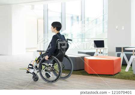 Working female wheelchair user 121070401
