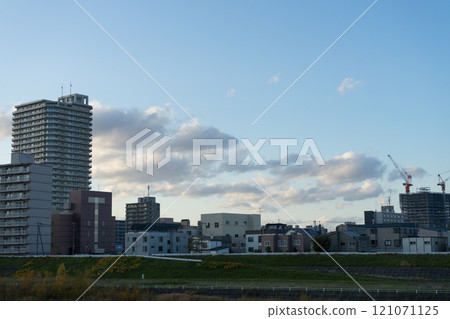 黃昏時的城市景觀 黃昏時的城市景觀 121071125