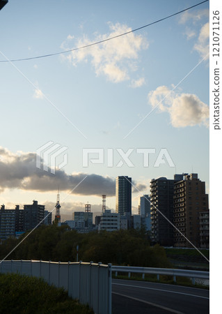 黃昏時的城市景觀 黃昏時的城市景觀 121071126