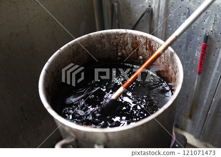 Mud dyeing experience on Amami Oshima Mud dyeing experience on Amami Oshima 121071473