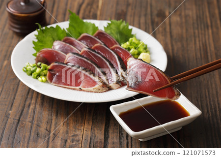 Seared bonito Seared bonito 121071573