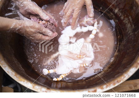 Mud dyeing experience on Amami Oshima Mud dyeing experience on Amami Oshima 121071668