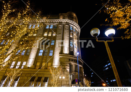 This photo was taken in the former foreign settlement of Motomachi, Kobe in December, when the city of Kobe sparkles with illuminations. 121071680