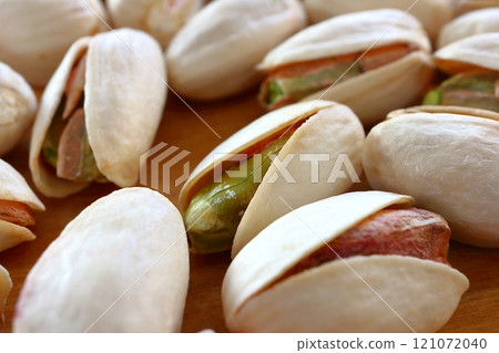 Unglazed shelled pistachios 121072040