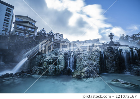 Scenery of the Yubatake hot springs at Kusatsu Onsen in Kusatsu Town, Gunma Prefecture 121072167