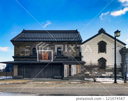 Front view of the former Nagano Shoten store, Ishikari City, Hokkaido, sunny day Front view of the former Nagano Shoten store, Ishikari City, Hokkaido, sunny day 121074567