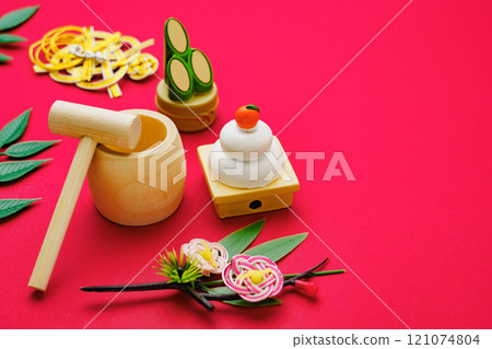 Japanese New Year's images | Kagami mochi, kadomatsu, mizuhiki, mochi pounding 121074804