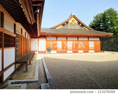 The exterior of Nagoya Castle as seen from inside the Honmaru Palace 121076006
