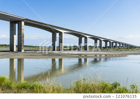 The elevated section of National Freeway 3 across the Kaoping River in Kaohsiung City, Taiwan. 121076135
