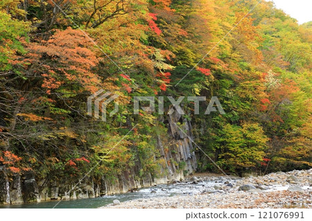Matsukawa Valley Basalt dyed in autumn leaves 121076991