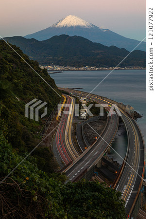 [Shizuoka Prefecture_Shizuoka City_Satsuma Pass] Japan's main artery and Mt. Fuji Long exposure photography Autumn 121077922