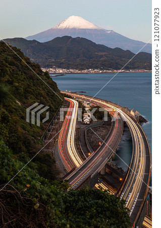 [Shizuoka Prefecture_Shizuoka City_Satsuma Pass] Japan's main artery and Mt. Fuji Long exposure photography Autumn 121077923