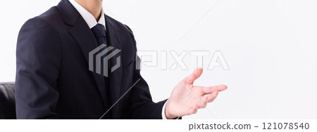 Businessman making a proposal (stock photo) 121078540