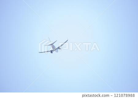 天空中的飛機 121078988
