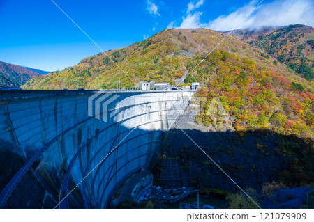 Nakado Dam and autumn leaves on the mountain 121079909
