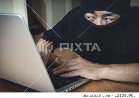 Hacker image Hacker image 121080003