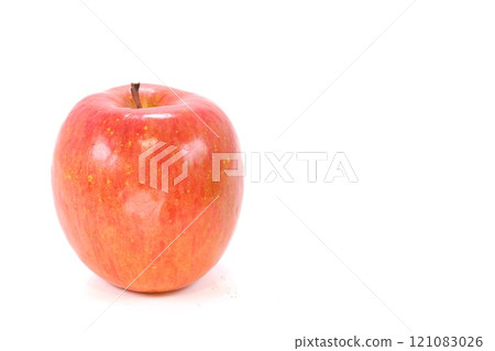紅蘋果太陽富士，產於青森縣，1 個整體，明亮的背景 121083026