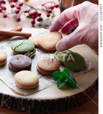 different kinds of cookies 121083055