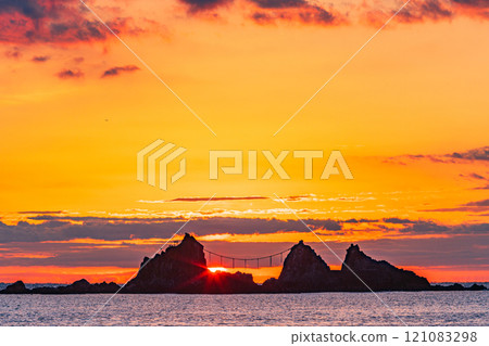 (Kanagawa Prefecture) Manazuru Peninsula Mitsuishi Coast Sunrise 121083298