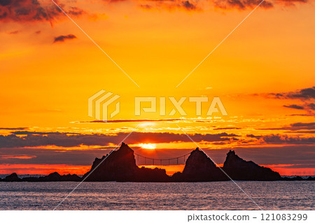 (Kanagawa Prefecture) Manazuru Peninsula Mitsuishi Coast Sunrise (Kanagawa Prefecture) Manazuru Peninsula Mitsuishi Coast Sunrise 121083299